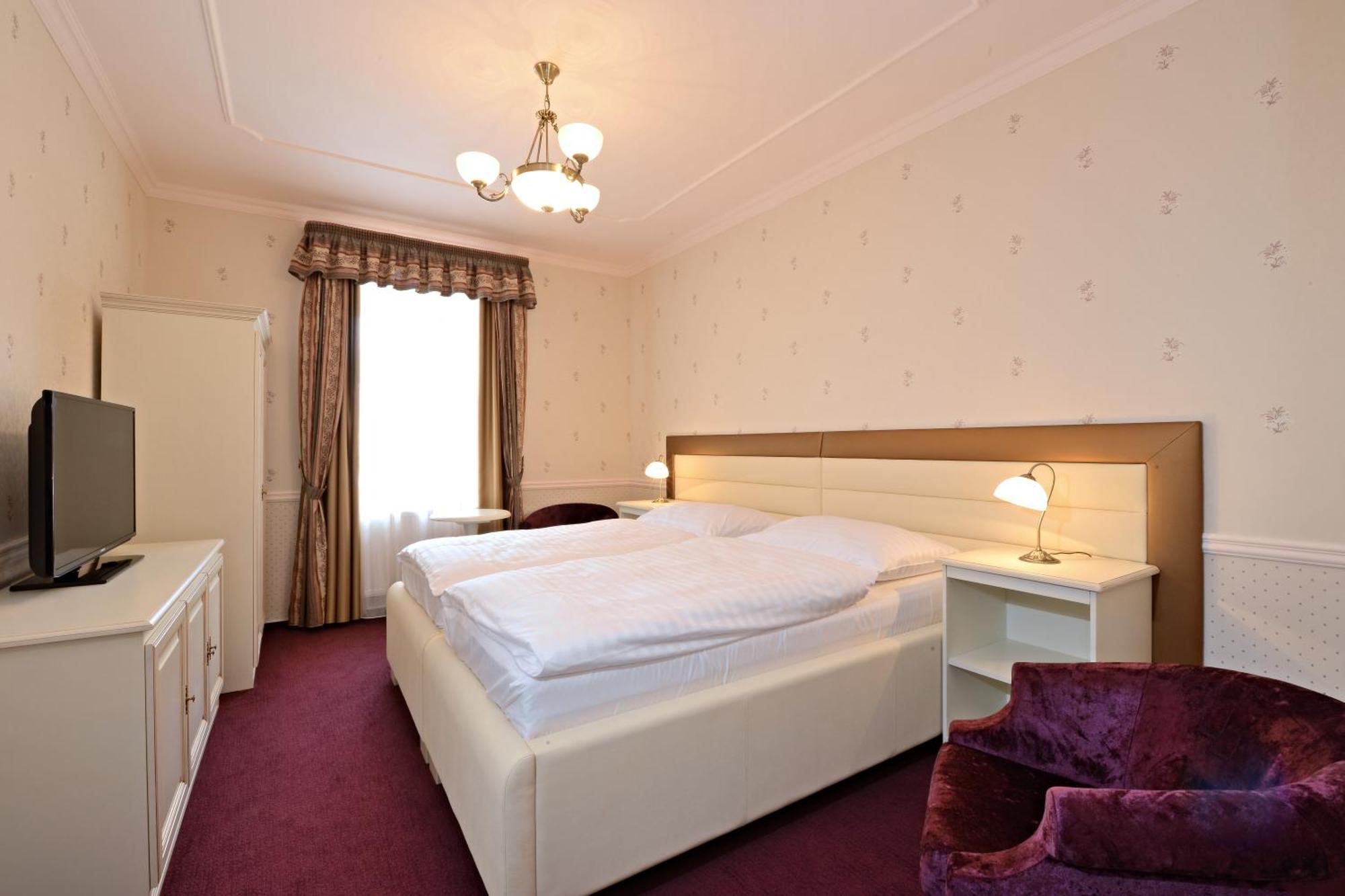 Hotel Gold Chotoviny Экстерьер фото